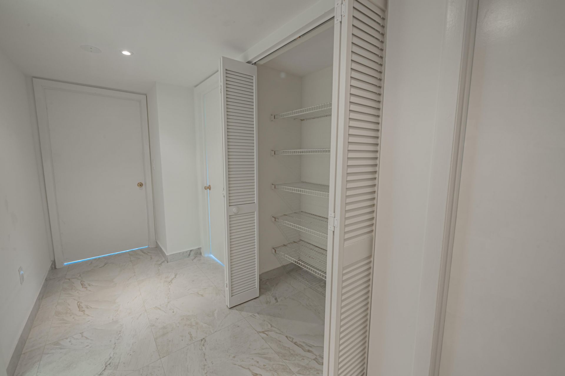 468 Golden Isles Drive, Unit 202, Hallandale Beach, FL 33009 Photo