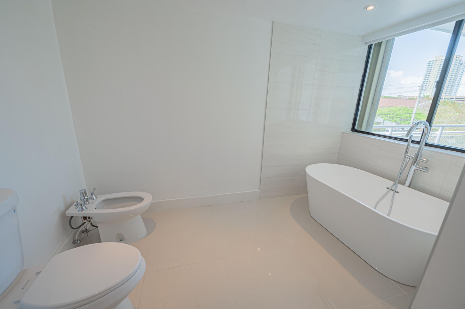468 Golden Isles Drive, Unit 202, Hallandale Beach, FL 33009 Photo