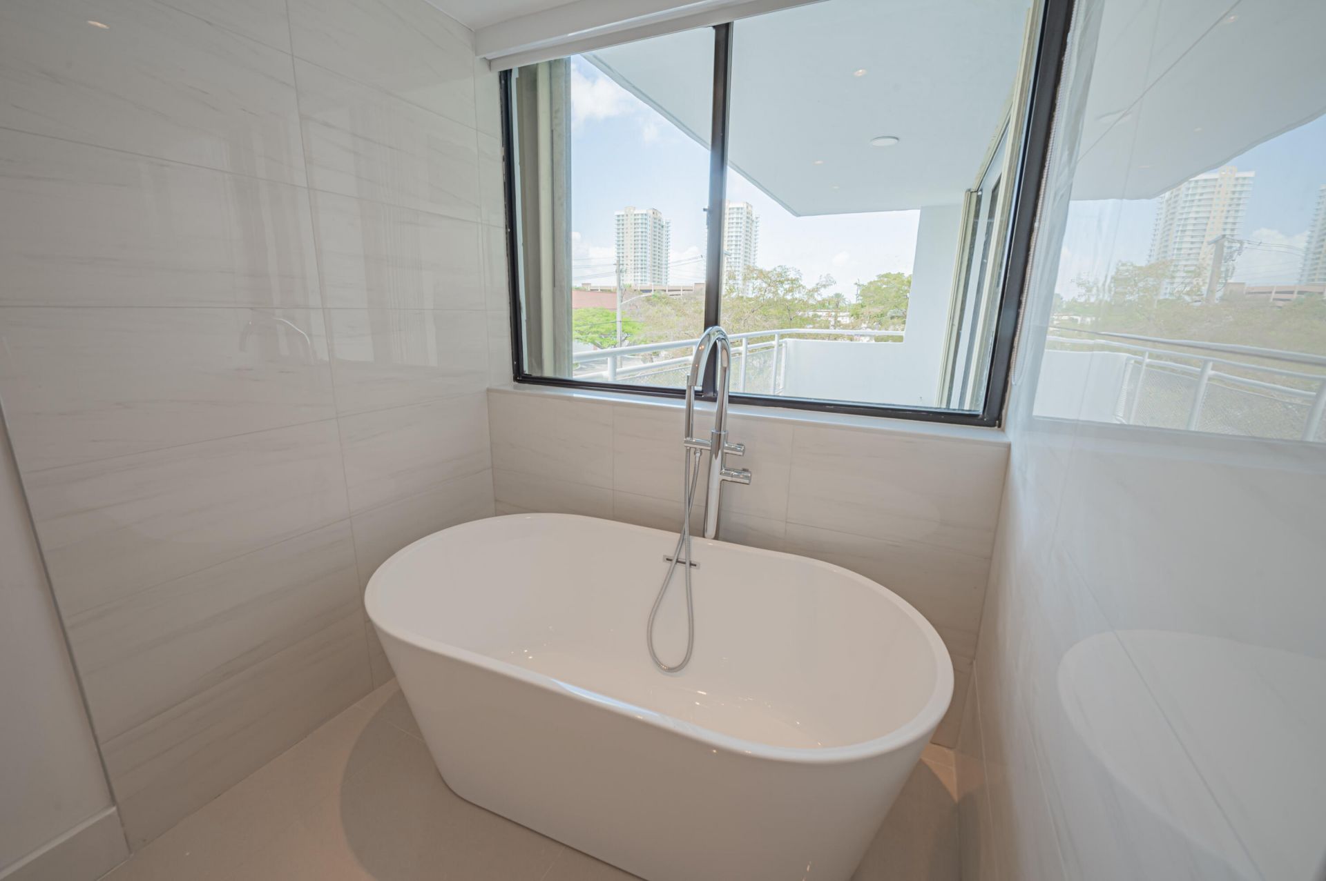 468 Golden Isles Drive, Unit 202, Hallandale Beach, FL 33009 Photo