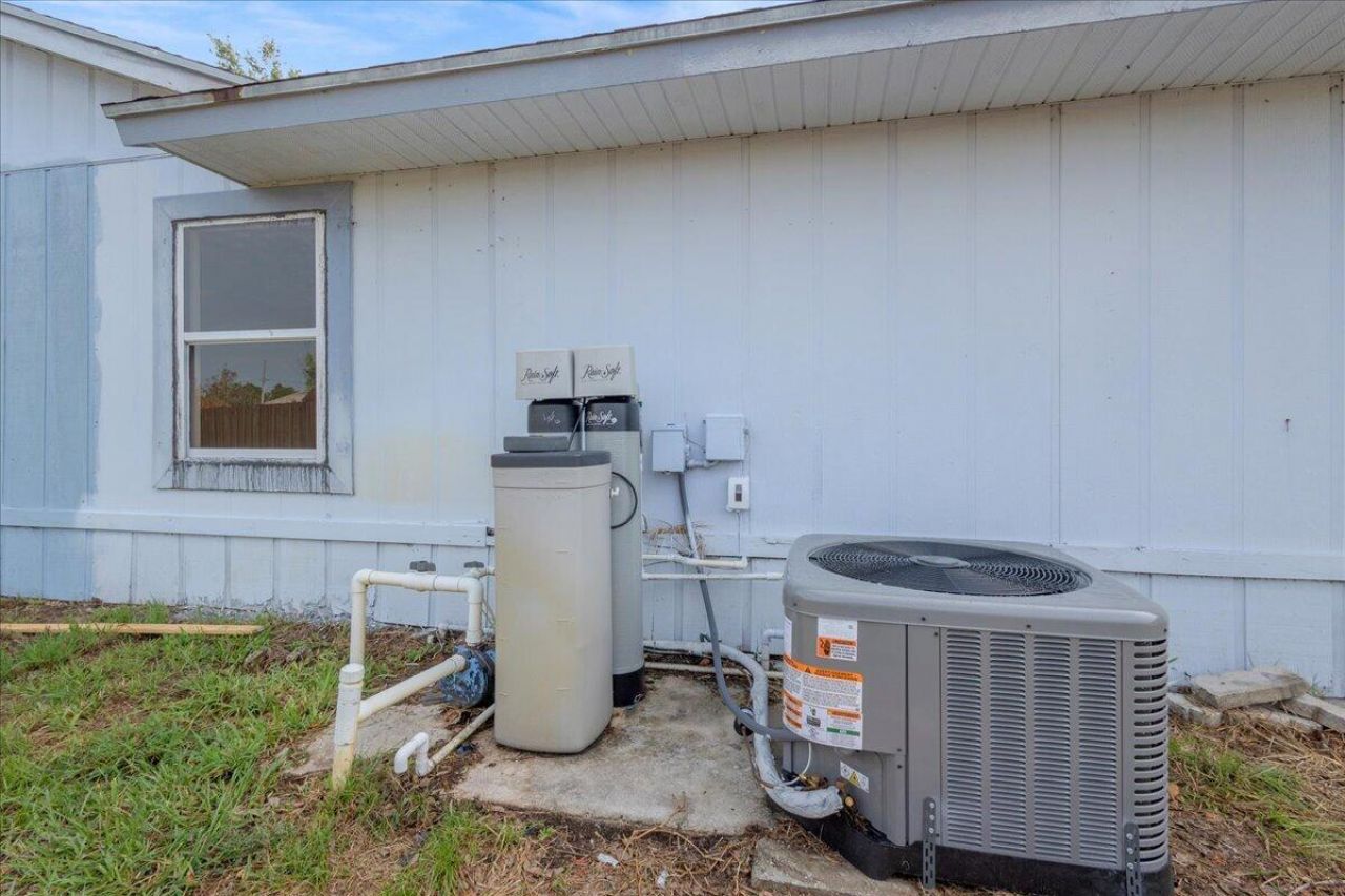 1097 SW Mcdevitt Avenue, Port Saint Lucie, FL 34953 Photo