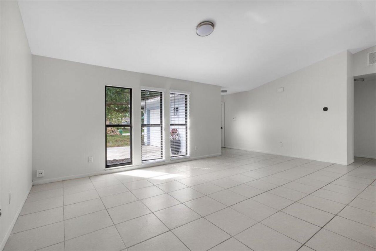 1097 SW Mcdevitt Avenue, Port Saint Lucie, FL 34953 Photo