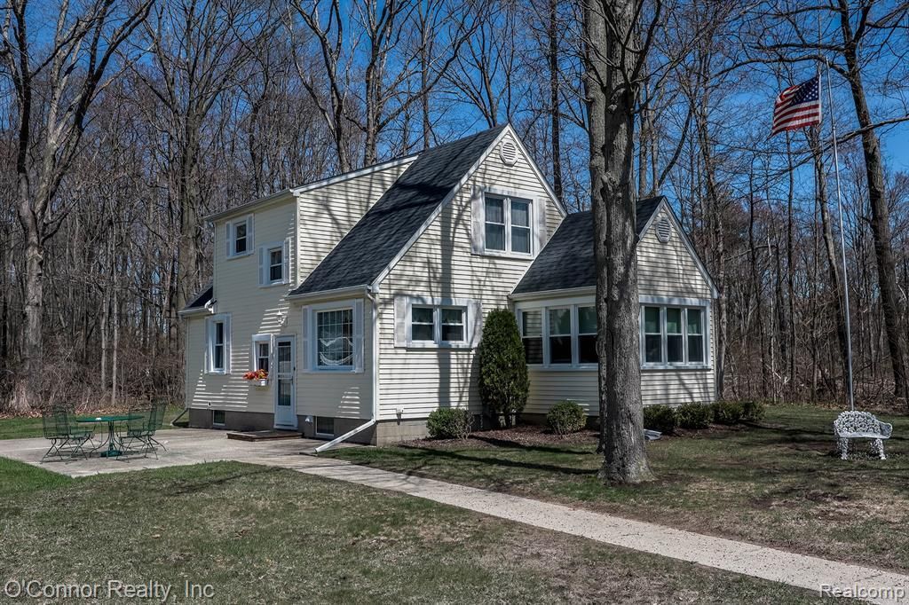 1112 17th Street, Marysville, MI 48040 Main Photo