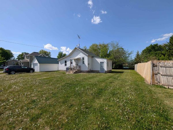 220 SE 4th Avenue, Cresco, IA 52136
