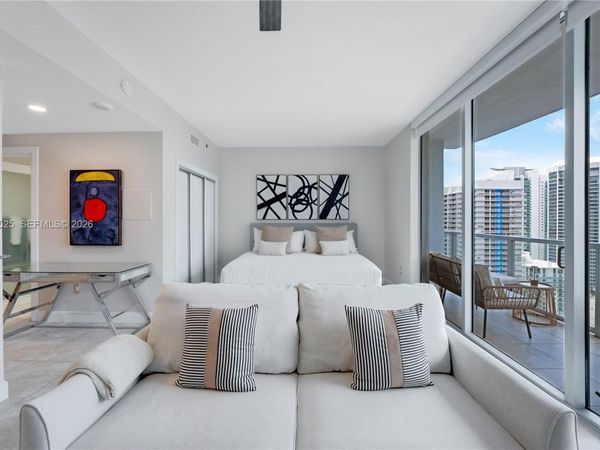 1060 Brickell Ave, Unit 3209, Miami, FL 33131