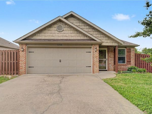 1208 W Berkeley Avenue , Rogers, AR 72758