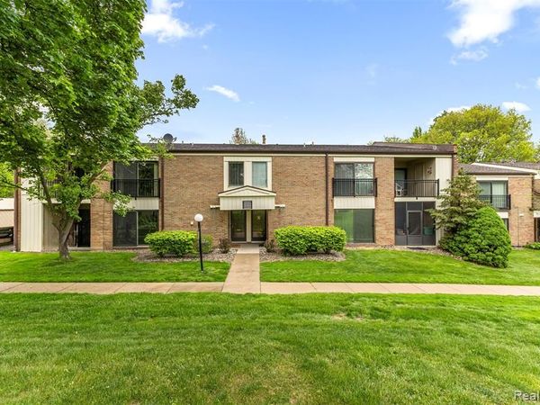 18403 University Park Drive , Livonia, MI 48152