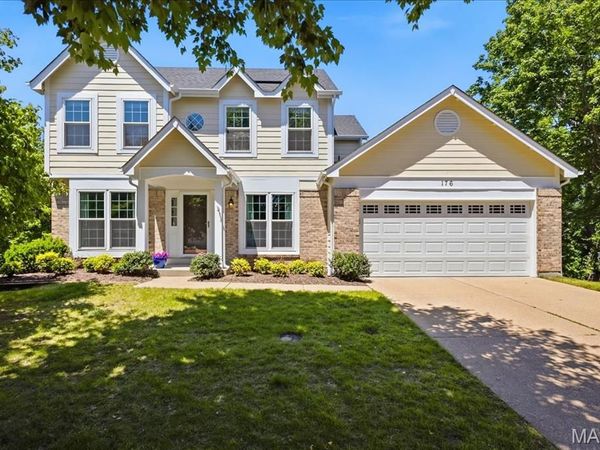 176 Brighthurst Drive, Chesterfield, MO 63005