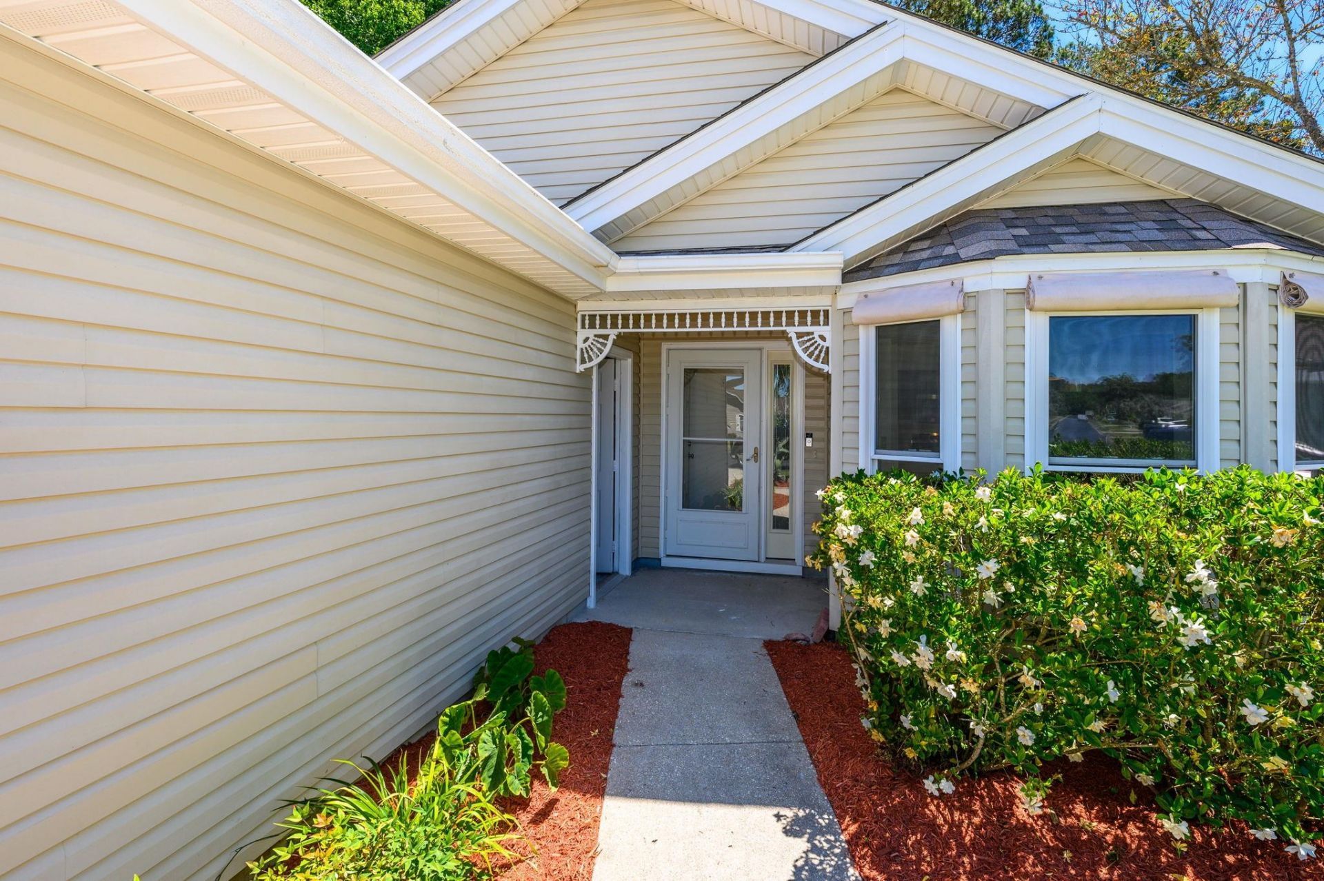1117 Ganton Way Photo 4