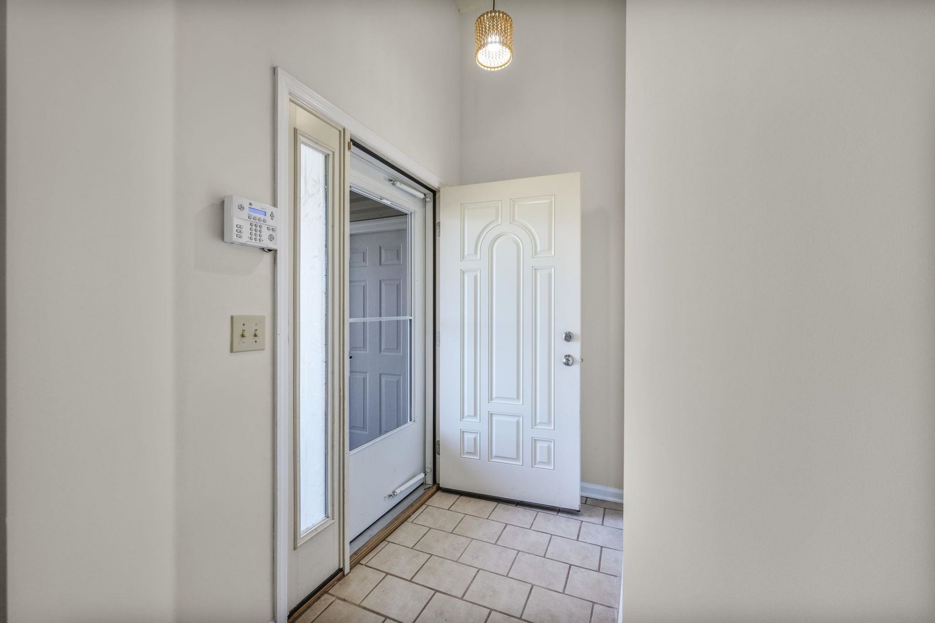 1117 Ganton Way Photo 5
