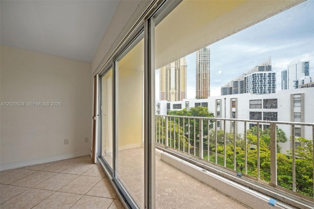 200 178th Dr, Unit 505, Sunny Isles Beach, FL 33160 Photo