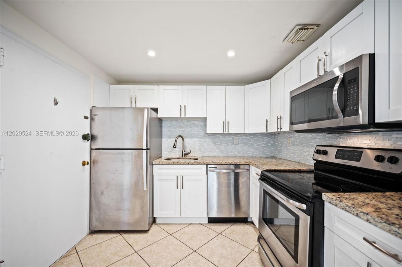 200 178th Dr, Unit 505, Sunny Isles Beach, FL 33160 Photo