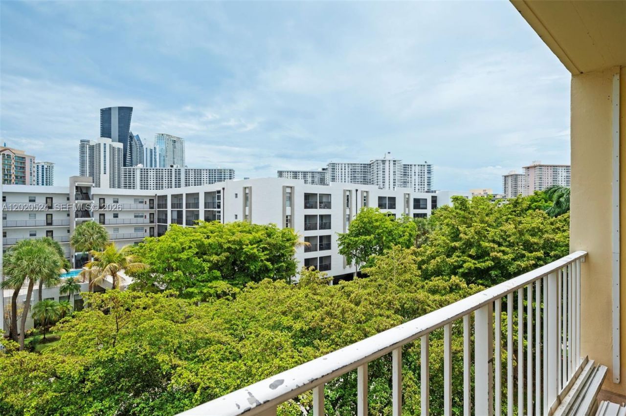 200 178th Dr, Unit 505, Sunny Isles Beach, FL 33160 Photo