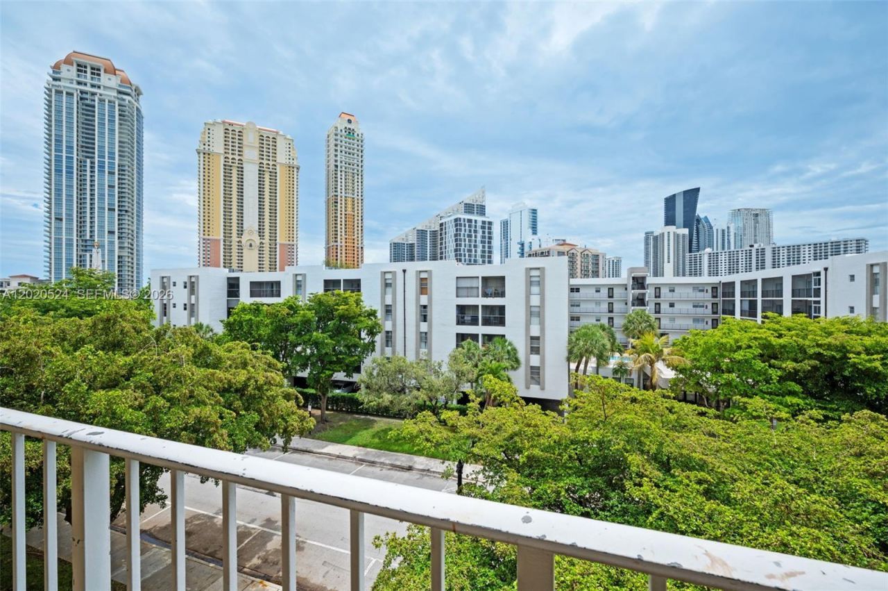 200 178th Dr, Unit 505, Sunny Isles Beach, FL 33160 Photo