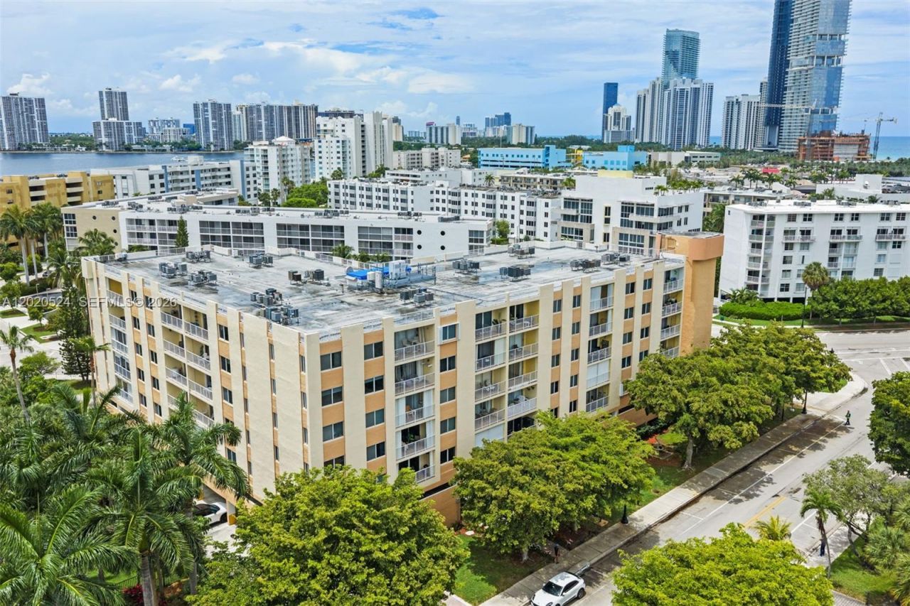 200 178th Dr, Unit 505, Sunny Isles Beach, FL 33160 Photo