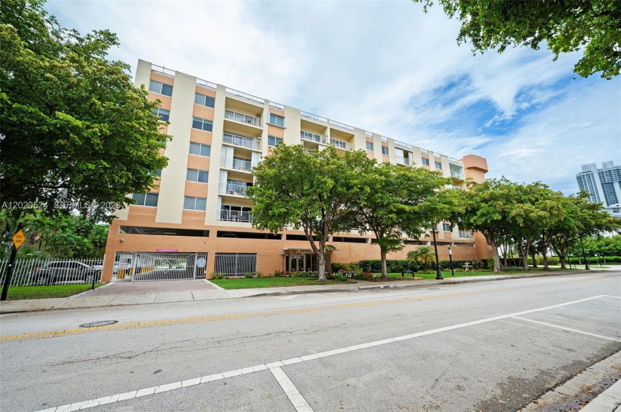200 178th Dr, Unit 505, Sunny Isles Beach, FL 33160 Photo