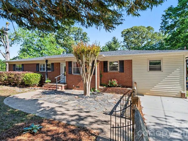 738 Edgemoor Drive, Mooresville, NC 28115