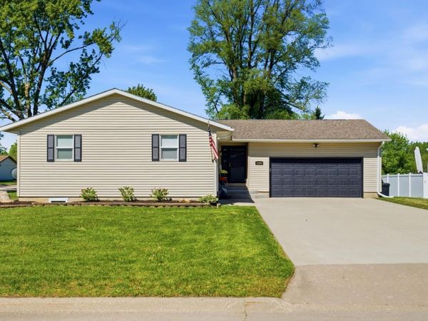 1304 N 5th ST , Manchester, IA 52057