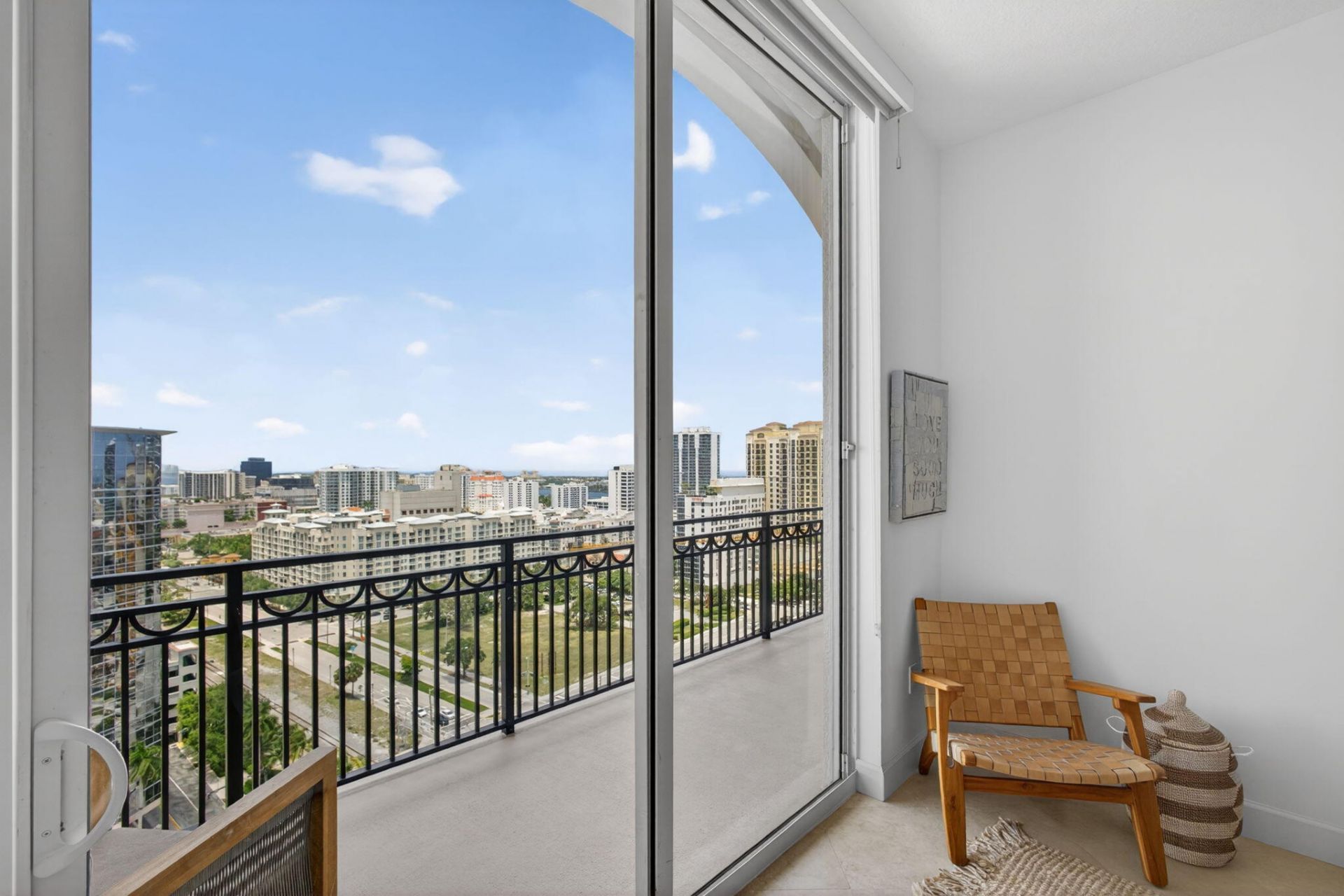 550 Okeechobee Boulevard, Unit Uph-04, West Palm Beach, FL 33401 Photo