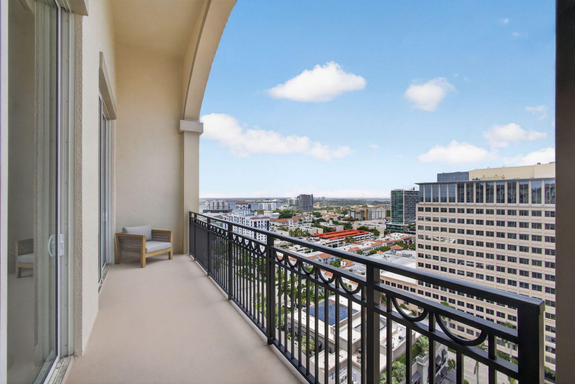 550 Okeechobee Boulevard, Unit Uph-04, West Palm Beach, FL 33401 Photo