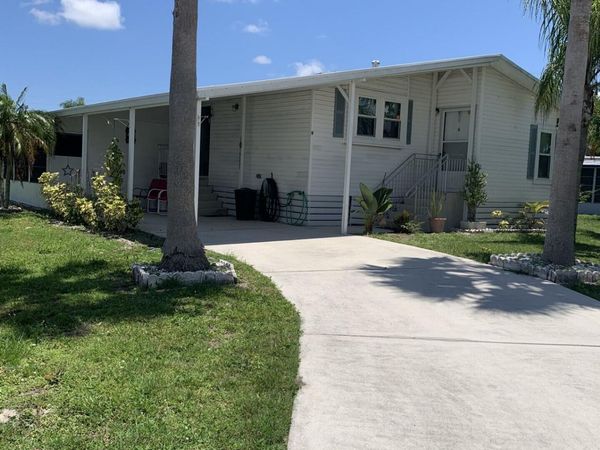 9 Universidad Lane, Port St. Lucie, FL 34952
