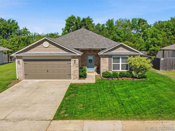10714 N 100th East Avenue , Owasso, OK 74055