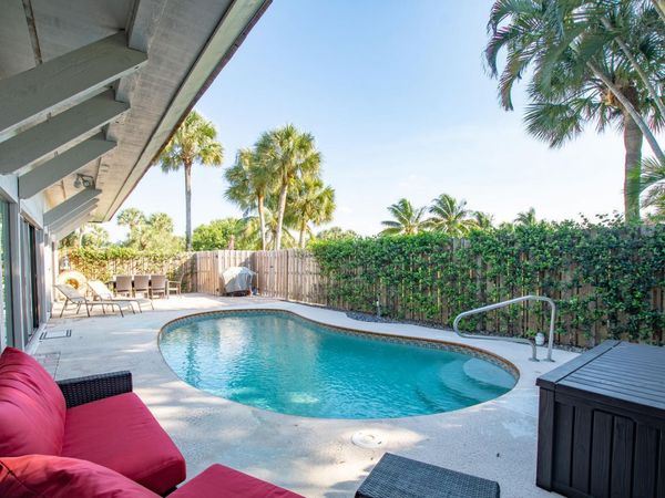 11792 Wimbledon Circle, Wellington, FL 33414