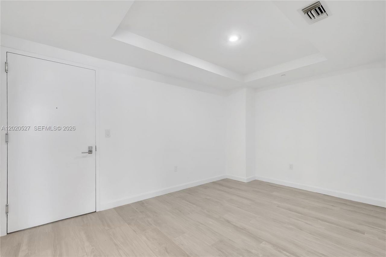 45 SW 9th St , Unit 2105, Miami, FL 33130 Photo
