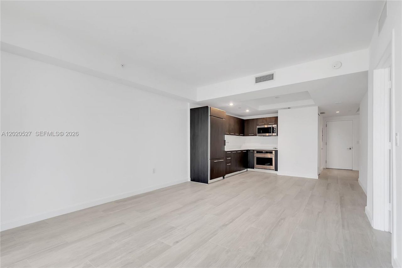 45 SW 9th St , Unit 2105, Miami, FL 33130 Photo