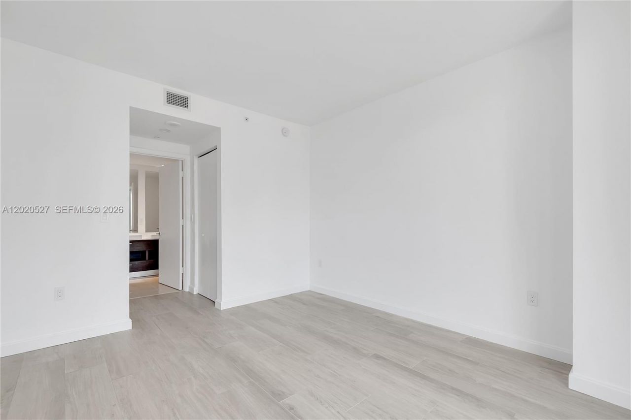 45 SW 9th St , Unit 2105, Miami, FL 33130 Photo