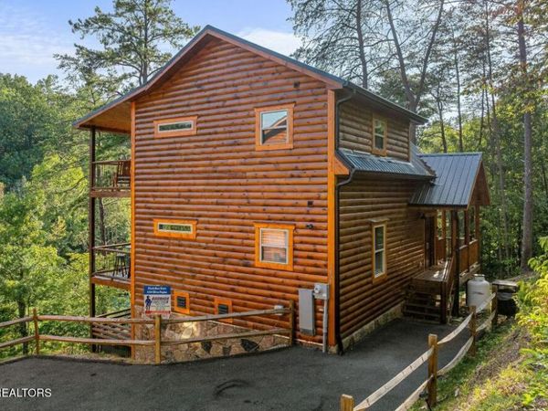 1009 Silver Poplar Lane, Sevierville, TN 37876