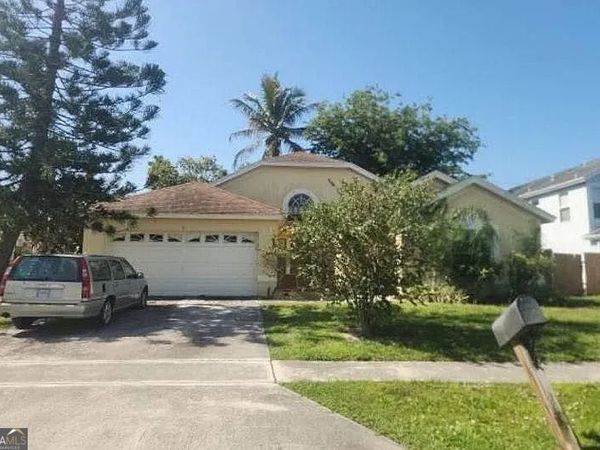8 Meadows Park Lane, Boynton Beach, FL 33436