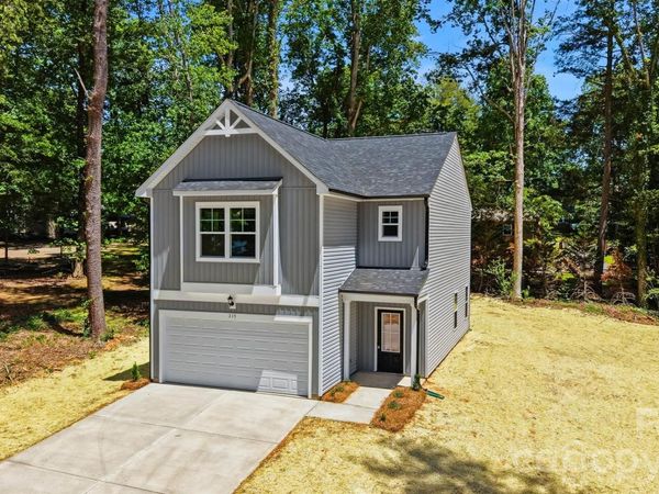 215 Edgewood Circle , Morganton, NC 28655