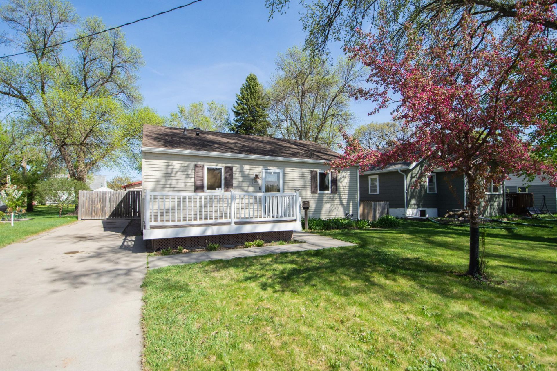 906 14th Street N, Moorhead, MN 56560