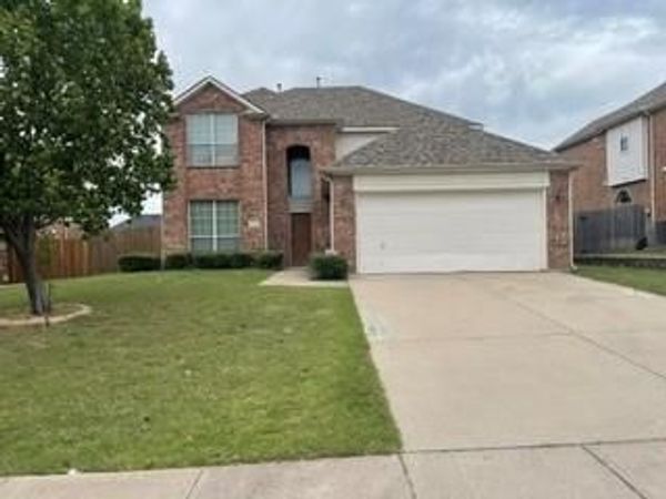 1740 Hidden Brook Drive, Grand Prairie, TX 75050