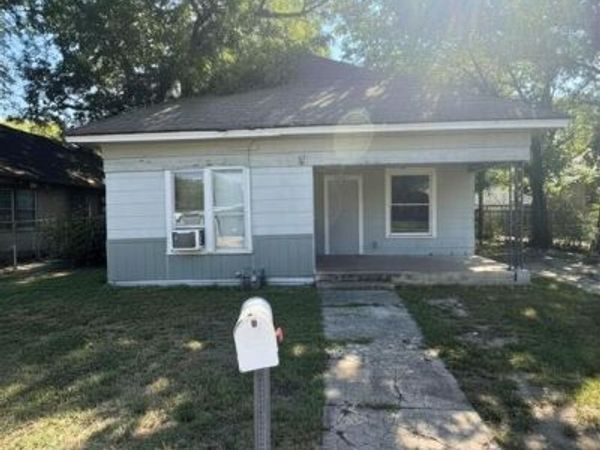 728 Ritchey Street, Gainesville, TX 76240