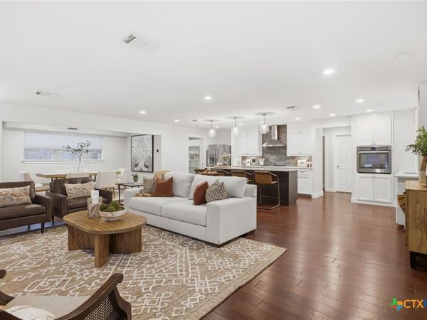 304 Hub Drive, Wimberley, TX 78676