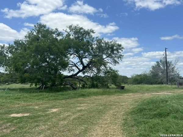 4612 County Road 117, Floresville, TX 78114