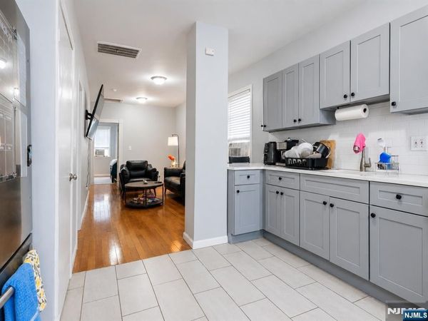 30 E 49th Street, BAYONNE, NJ 07002