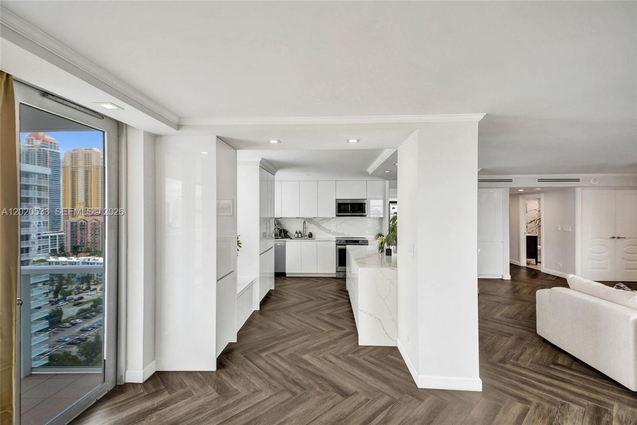 230 174th St, Unit 2112, Sunny Isles Beach, FL 33160 Photo