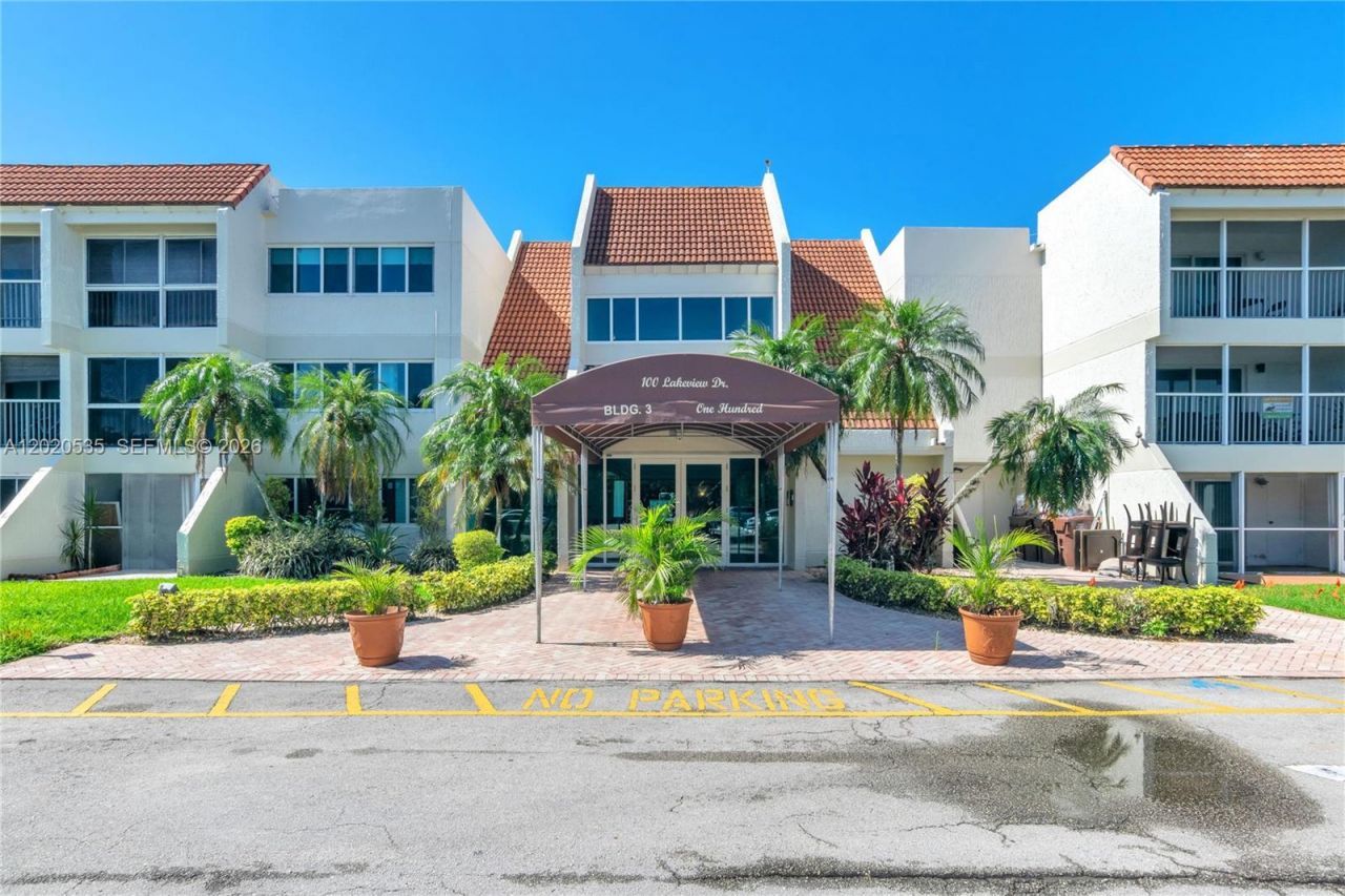 100 Lakeview Dr , Unit 201, Weston, FL 33326 Photo