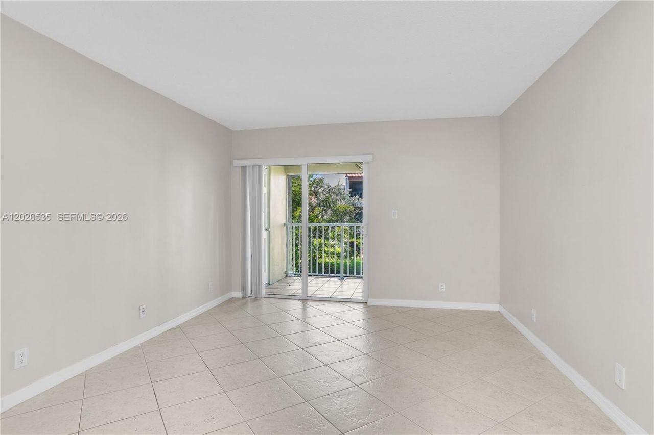 100 Lakeview Dr , Unit 201, Weston, FL 33326 Photo