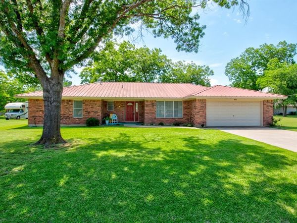 808 S Jefferson Street, Pilot Point, TX 76258