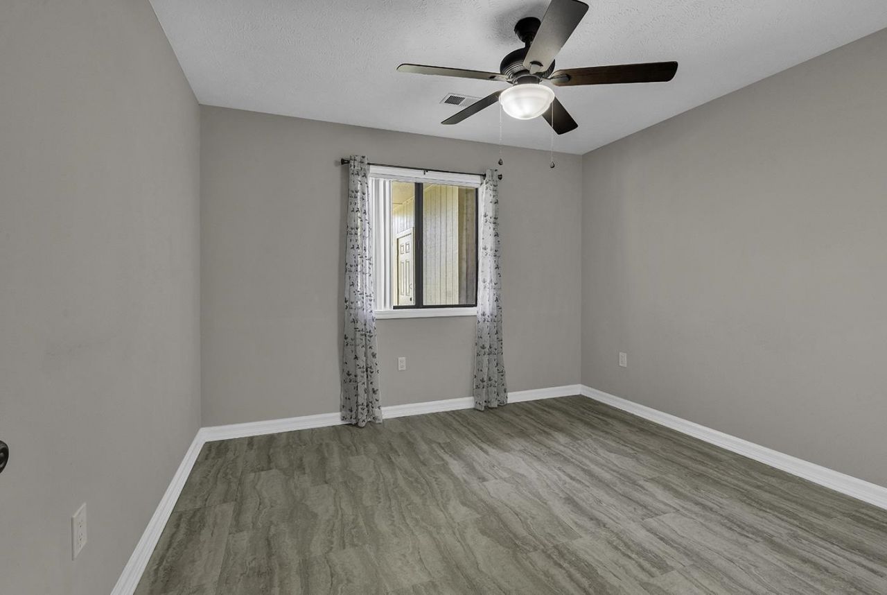 4274 Pinehurst Circle  Photo 17