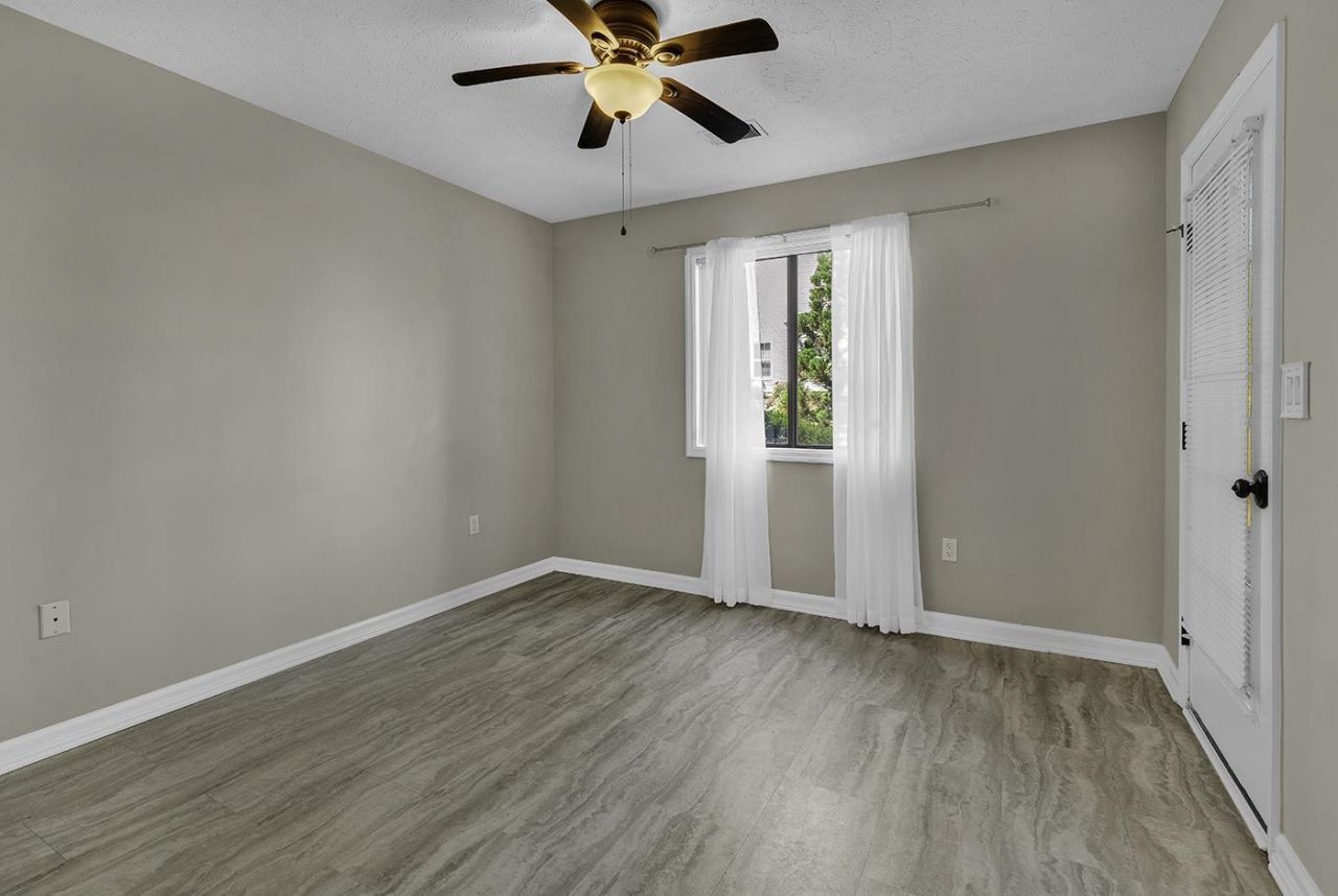 4274 Pinehurst Circle  Photo 23