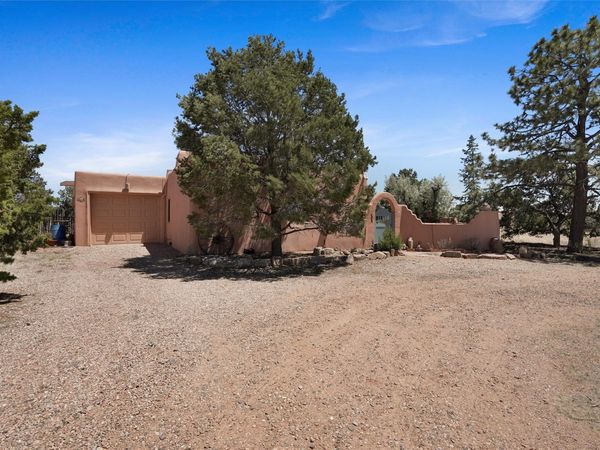 4 Demas Road, Santa Fe, NM 87508