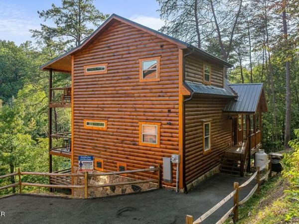 1009 Silver Poplar Lane, Sevierville, TN 37876