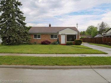 28521 Sutherland Street, Southfield, MI 48076