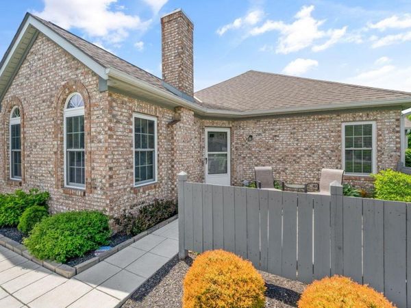 285 Villa Oaks Lane , Columbus, OH 43230