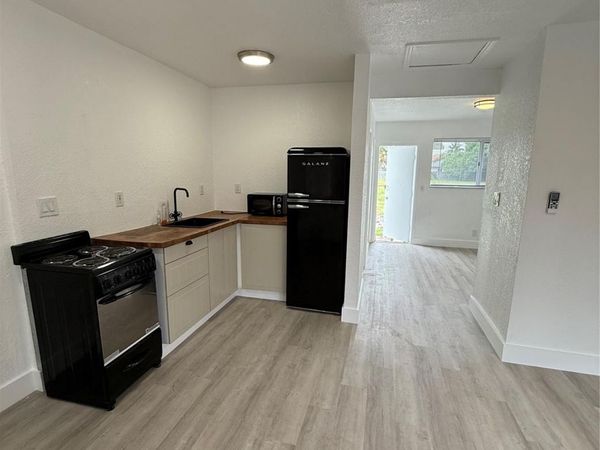 2213 Lincoln Street, Hollywood, FL 33020