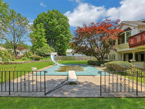 25 Tennyson Drive, Nanuet, NY 10954